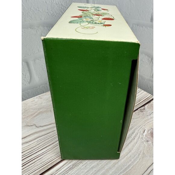 NEW Avon Set Of 2 Vintage Strawberry Porcelain Napkin Rings & Guest Soap - Picture 9 of 13